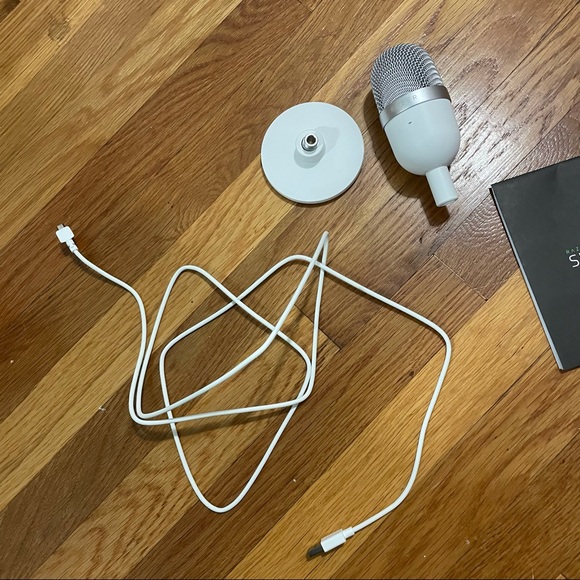 *SOLD* - Razer Seiren Mini Microphone - Mercury - Picture 2 of 8